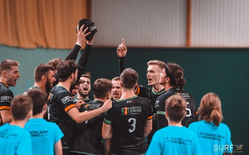 photo celebration de victoire handball - photo by Surf'up Prod - Valentin Arthot